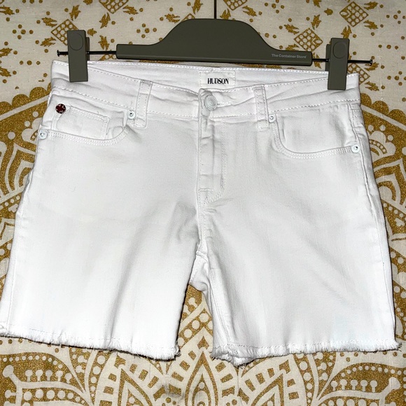 Hudson Jeans Other - ✨HP✨ “HUDSON” WHITE JEAN SHORTS 
BUTTON & ZIP CLOSURE…LIKE NEW, GIRLS SIZE 16